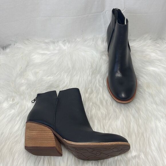Kork-Ease Chandra II NWOT Black Full Grain Leather Ankle Booties Sz 9.5 - Picture 2 of 6